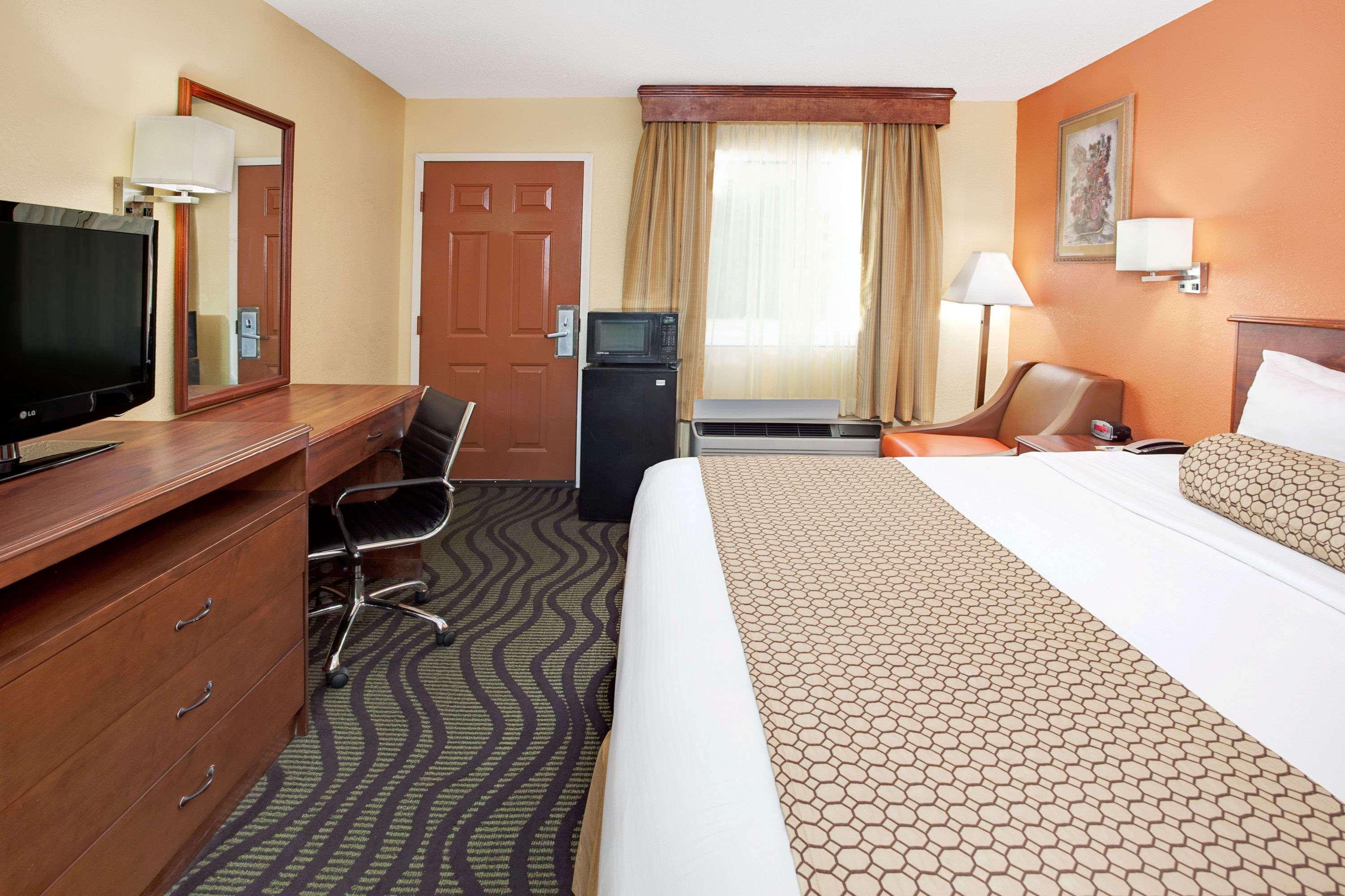 Days Inn By Wyndham Acworth Exterior photo
