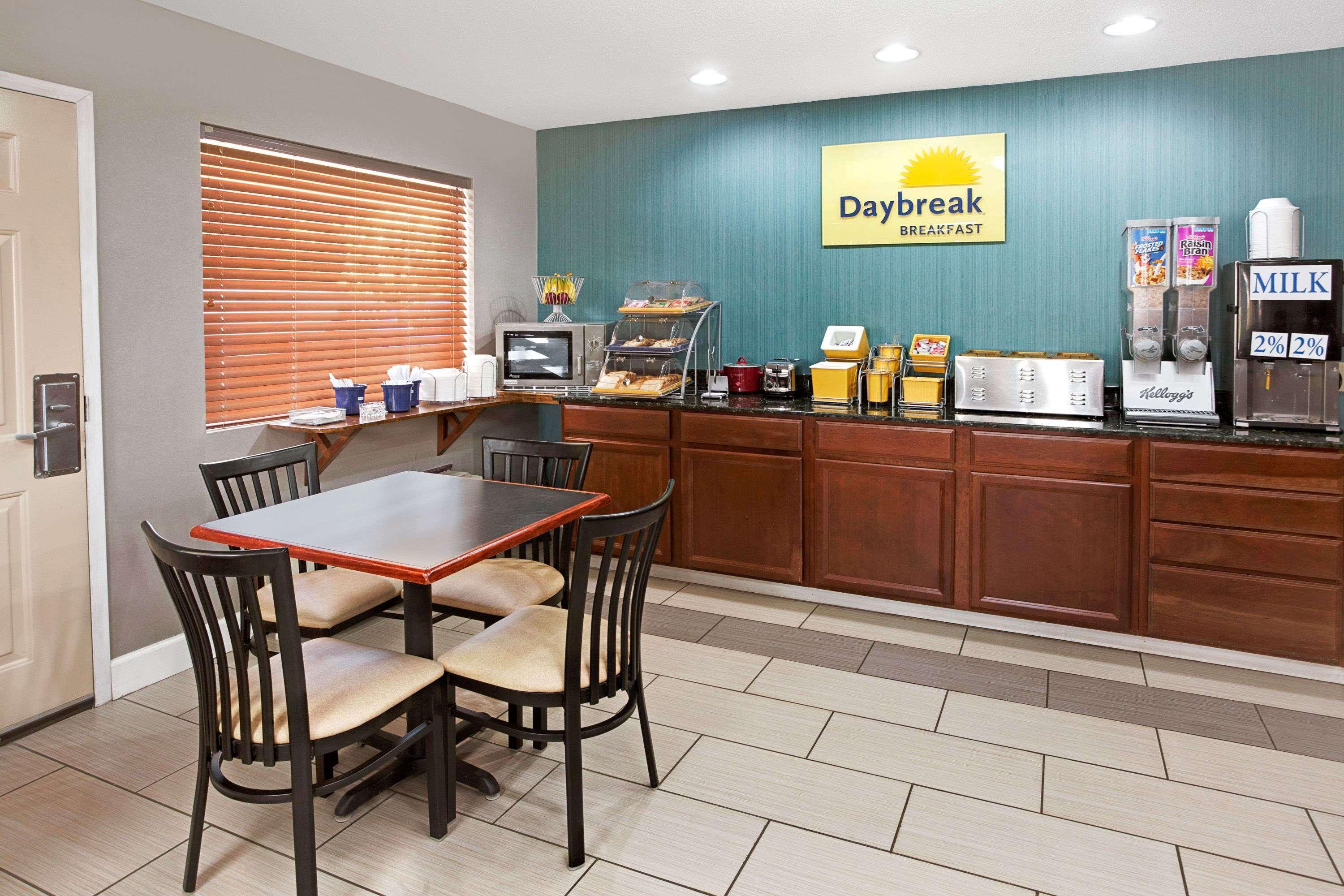 Days Inn By Wyndham Acworth Exterior photo